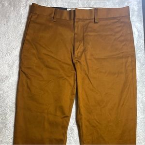 NEW Mens 28W 32L New Banana Republic Golden
Khaki Chino Pants